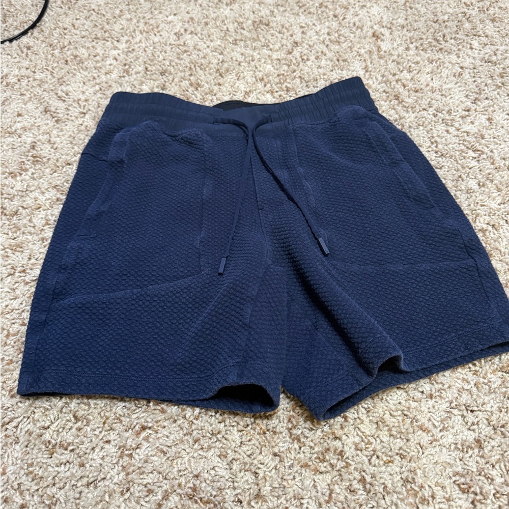 Lululemon At-Ease Shorts Men - 7" Navy (Linerless)